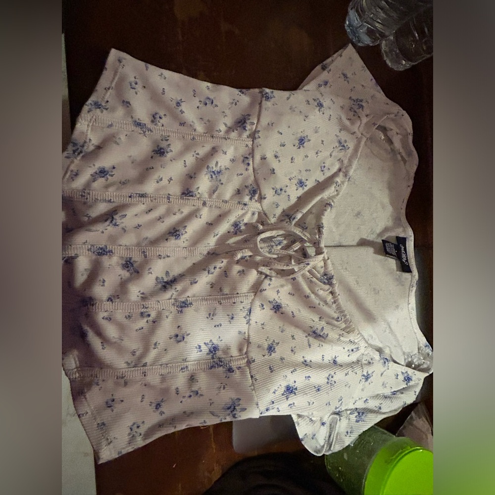 White flower cropped shirt